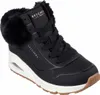 A black Skechers sneaker with faux fur trim is shown against a white background. Voir les images du produit