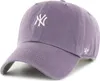A close-up studio shot of a purple New York Yankees baseball cap. Produktbild-Vorschau