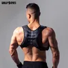 A man wearing a weighted vest, viewed from the back. Produktbild-Vorschau