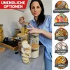 Frau in einer Küche, die einen Keks hält, umgeben von Glas-Vorratsgläsern mit Bambusdeckeln, gefüllt mit Pasta, Keksen und Kaffeebohnen. Auf der rechten Seite kreisförmige Bilder verschiedener Lebensmittel wie Hülsenfrüchte, Süßigkeiten, Nüsse, Zutaten und Müsli mit deutschen Beschriftungen Produktbild-Vorschau