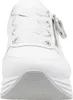 A close-up, front-facing view of a white sneaker with a platform sole. Voir les images du produit