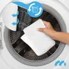 A hand is placing white cloths into a washing machine drum. An inset shows a close-up of a filter with arrows indicating airflow. Produktbild-Vorschau