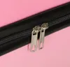 A close-up of the zippers on a pink suitcase. Anteprima dell’immagine prodotto