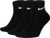 Three black Nike socks are shown side-by-side against a white background. Voir les images du produit