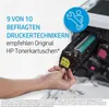 A hand is shown inserting a toner cartridge into a printer. Text overlays highlight a statistic about printer technicians recommending HP toner. Produktbild-Vorschau