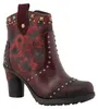 Auf dem Bild ist ein eleganter Schuh in der Farbe Bordeaux zu sehen. Der Schuh wird von der linken Seite gezeigt.