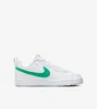 A white Nike Court Borough Low Recraft sneaker with a green Nike swoosh logo is shown against a white background. Anteprima dell’immagine prodotto