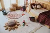 A children's room with a bunk bed, rugs, and toys, decorated with a farm theme. Voir les images du produit