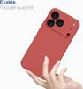 A hand holding a red phone case with a camera cutout. Produktbild-Vorschau