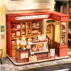 A miniature model of a dessert shop with various sweets displayed. Anteprima dell’immagine prodotto