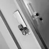 A close-up view of a lock mechanism on a metal cabinet. Voir les images du produit