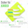 A bright green cutting board with three child-safe knives on it, along with marketing text highlighting features. Produktbild-Vorschau