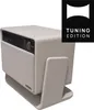A white projector on a white stand, with a black and white logo overlay in the top right corner. Náhľad obrázku produktu