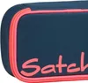 A close-up view of a navy blue pencil case with a coral zipper and trim. Anteprima dell’immagine prodotto