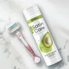 Gel de rasage hydratant à l'avocat - Gillette Venus Satin Voir les images du produit 7