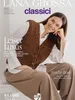 A woman is modeling a knitted vest and pants, with text overlays describing the fashion magazine. Produktbild-Vorschau