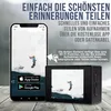 A smartphone and an action camera are displayed side-by-side, both showing a person diving. The smartphone has app store download buttons. Text overlays describe the ease of sharing memories. Produktbild-Vorschau