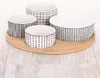 Quatre bols en porcelaine sur un plateau en bambou pour Voir les images du produit 3