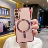 A person is holding a pink phone case with a magnetic ring on the back. Anteprima dell’immagine prodotto