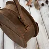 Runde Damenposttasche aus Leder von Paolo Peruzzi T-92-LB Produktbild-Vorschau 5