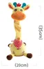 Gelbes Plüsch-Giraffenspielzeug mit orangefarbener Schnauze und rosa Tupfentuch, zeigt 35 cm Höhe und 20 cm Breite Podgląd zdjęcia produktu