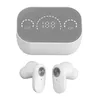 A pair of white wireless earbuds and their charging case are displayed against a white background. Voir les images du produit