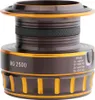 A close-up studio shot of a fishing reel spool. Voir les images du produit