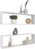 Two white cube shelves are displayed against a white background, each adorned with various decorative items. Voir les images du produit