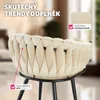 Close-up of a cream-colored chair seat with a braided velvet upholstery and black legs, with text overlays highlighting features. Náhled obrázku produktu