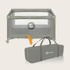 A baby travel cot is shown above a folded travel bag, with an orange arrow indicating the cot should be placed in the bag. Produktbild-Vorschau
