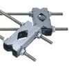 Two metal clamps with threaded rods attached, shown against a white background. Voir les images du produit