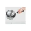 A hand holding a stainless steel saucepan with water being poured out. Voir les images du produit