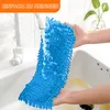 Hands holding a blue microfiber mop head under running water in a sink. Produktbild-Vorschau