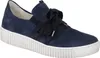 A single navy blue suede slip-on shoe with a large bow detail on a white, textured sole, presented against a white background. Produktbild-Vorschau