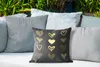 MuchoWow® Outdoor Kissen - Gold gezeichnete Herzen auf Produktbild-Vorschau 4