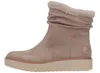 A side view of a beige boot with a fluffy lining. Produktbild-Vorschau