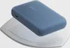 A blue Belkin power bank is shown on a silver wireless charging pad. Produktbild-Vorschau
