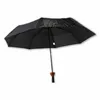 Parapluie en forme de bouteille de whisky Voir les images du produit 3
