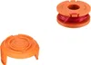 Two orange plastic parts for a string trimmer, one a spool of red trimmer line, the other a trimmer head. Náhled obrázku produktu