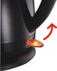 A close-up of a black electric kettle, focusing on the illuminated indicator light and a red arrow pointing towards it. Anteprima dell’immagine prodotto