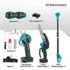 A collection of gardening tools and accessories, including batteries, a charger, a pruning shear, a chainsaw, and a telescopic pole, arranged on a white background. Produktbild-Vorschau