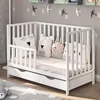Łóżeczko Lulu 120x60 z szufladą i barierką – drewniane, z Podgląd zdjęcia produktu 7