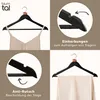 A collage of four images showcasing Blumtal wooden hangers, highlighting their features like notches for straps and anti-slip coating. Anteprima dell’immagine prodotto