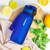 A blue water bottle is placed on a wooden board, surrounded by citrus slices and mint leaves. Podgląd zdjęcia produktu