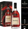 A bottle of Hennessy VSOP Cognac and its gift box are displayed against a black background. Produktbild-Vorschau