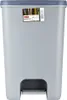 A light gray Curver Essentials 40L pedal bin with a blue lid, shown against a white background. Náhled obrázku produktu