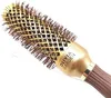 A close-up shot of a round hairbrush against a white background. Náhled obrázku produktu