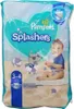 A package of Pampers Splashers swim diapers displayed on a beach background. Produktbild-Vorschau