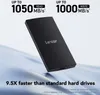 A black Lexar external SSD is shown at an angle against a light blue, wavy background. Text highlights read speeds and write speeds. Produktbild-Vorschau