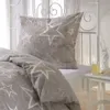 A close-up view of bedding with a star pattern. Produktbild-Vorschau